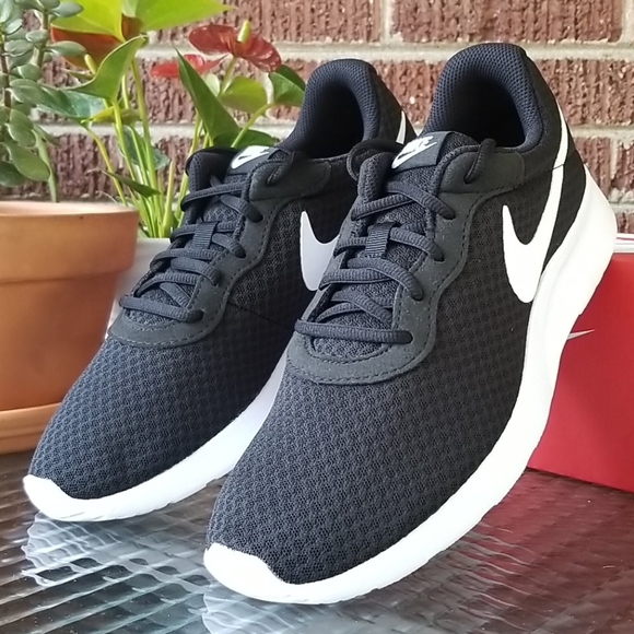 Nike Tangun Running Shoe Black / White Womens 10 - Picture 2 of 9